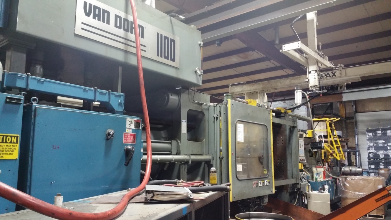 1,100 Ton Van Dorn Plastic Injection Molding Machine For Sale