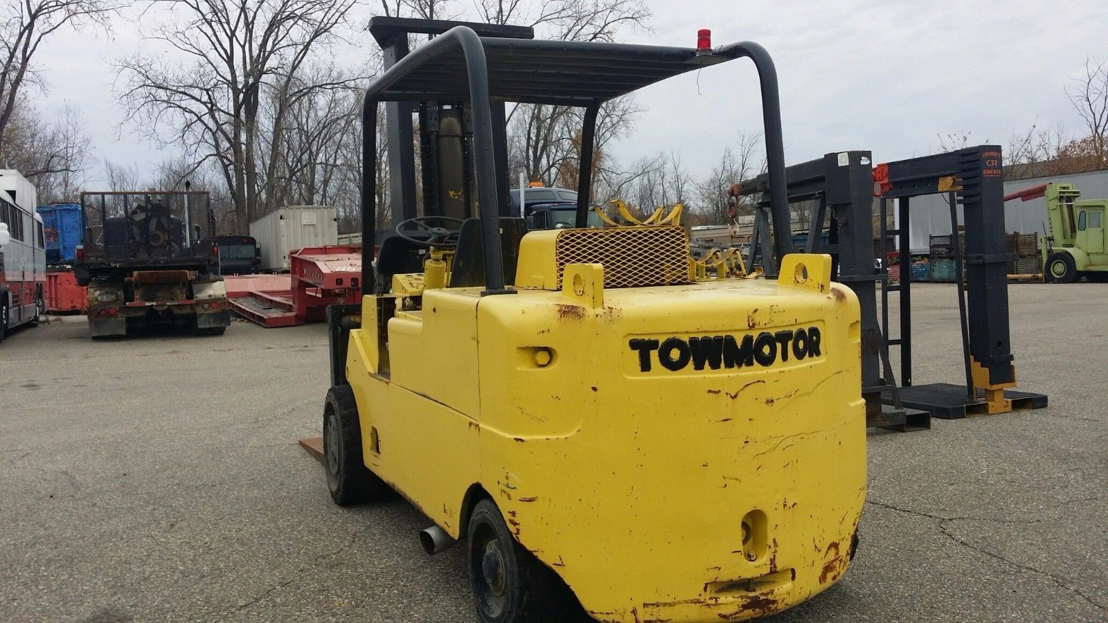 25,000lb. Capacity Cat/Towmotor Forklift For Sale