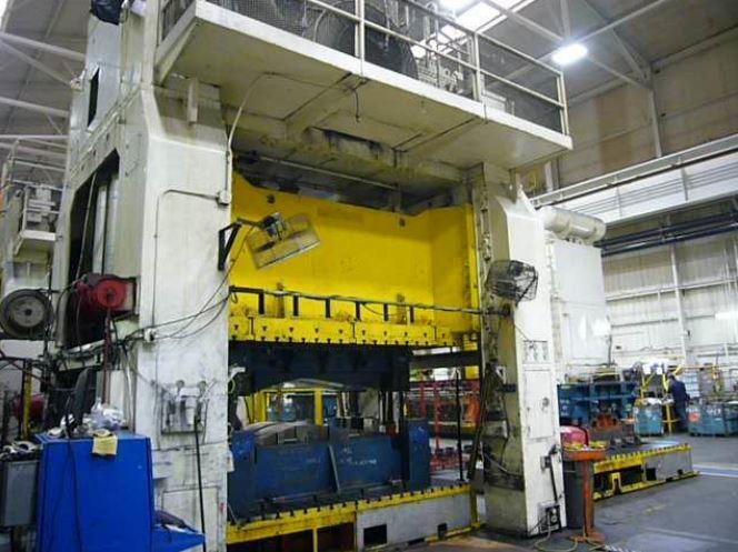 700 Ton Capacity Rovetta Single-Action Press Line (4 Available) For Sale