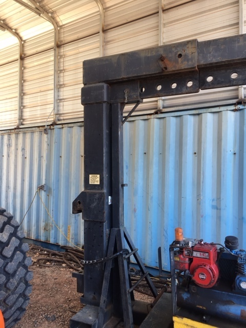 30,000lb. to 40,000lb. Capacity Rigger Lift Forklift For Sale