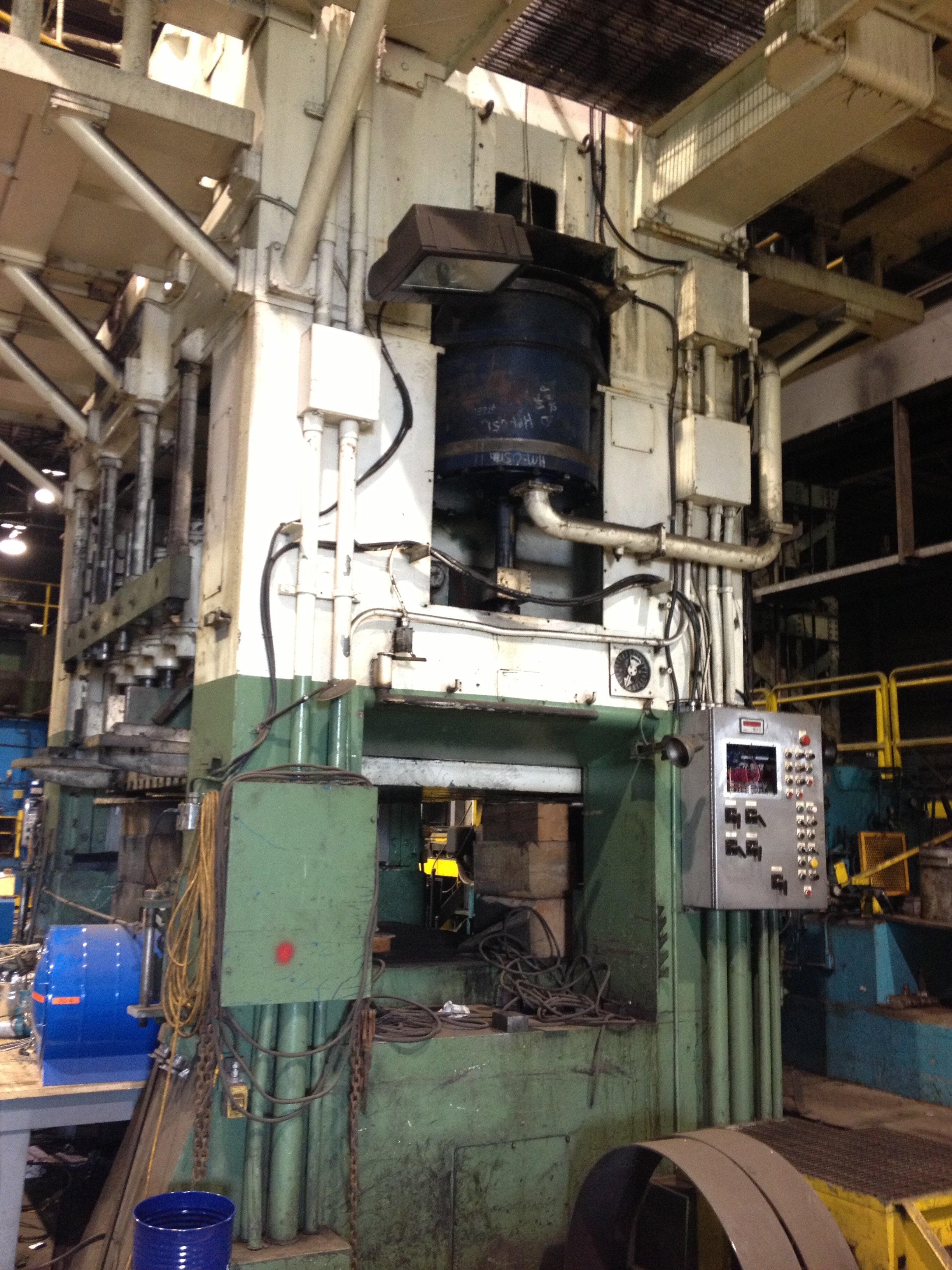 ​1,200 Ton Capacity USI Clearing Straight Side Press For Sale